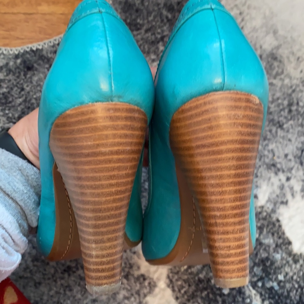 NWT “Jump for the People” Turquoise Heels 9.5 - Picture 6 of 8